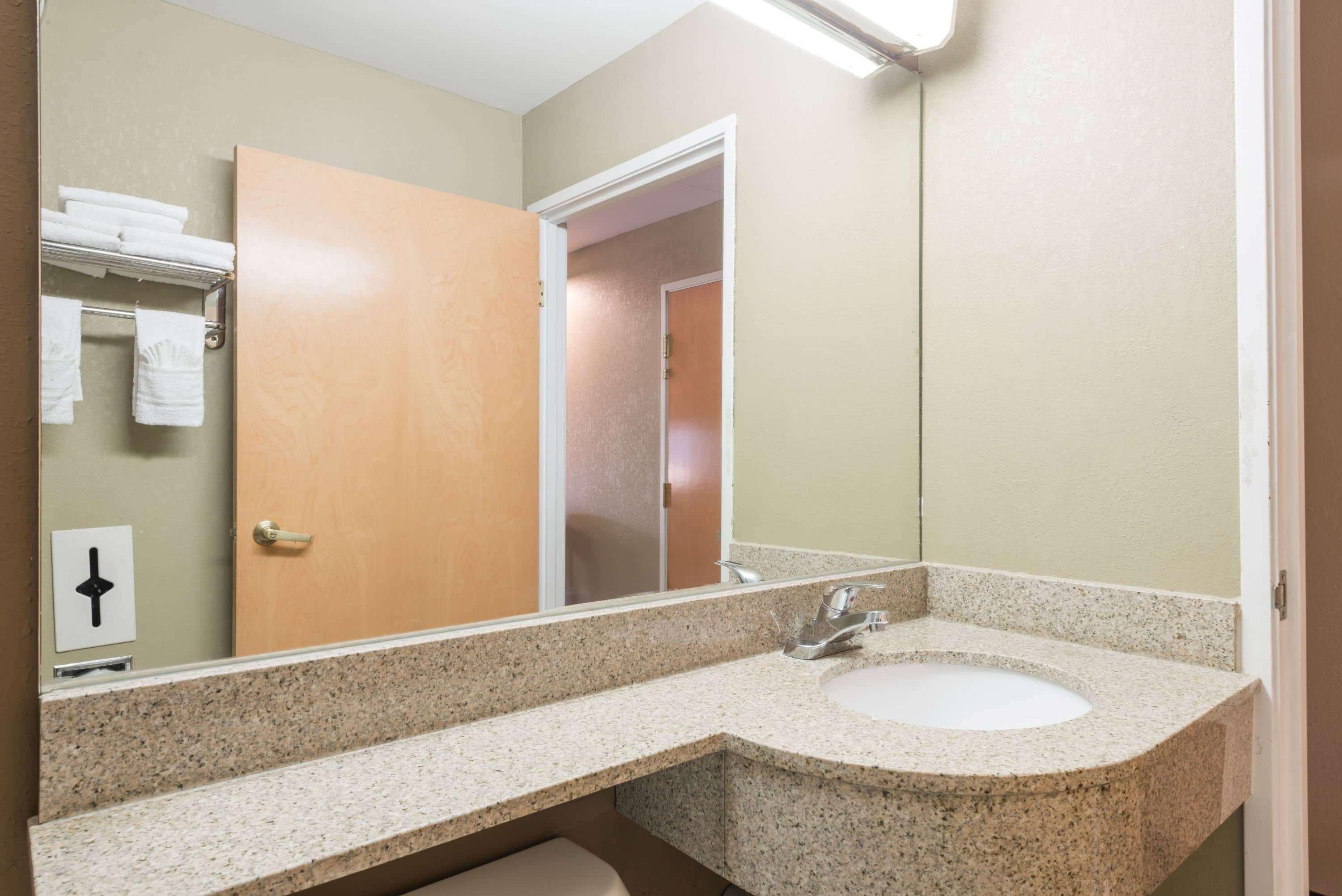 Microtel Inn & Suites By Wyndham West Chester Bagian luar foto